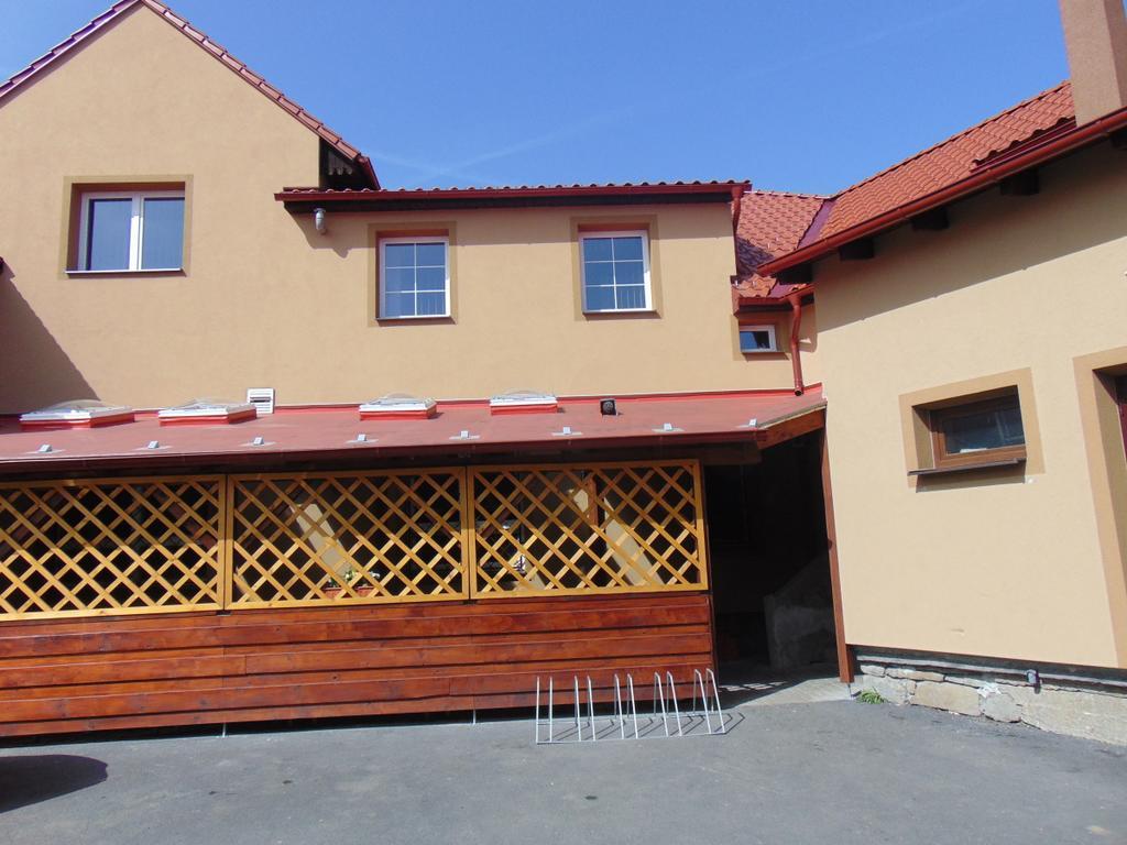 Penzion A Restaurace Na Salasi Hutisko Exterior photo